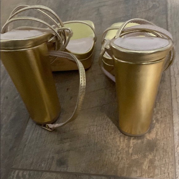 Lulu's Gold Strappy Women's Sandals Women’s Size 6.5 - Picture 2 of 5